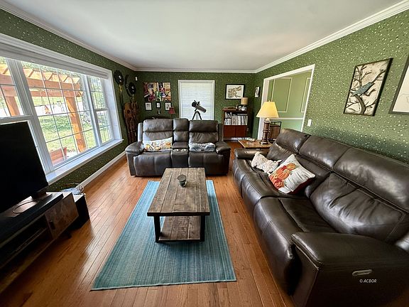 2nd image of 33 Graham Dr