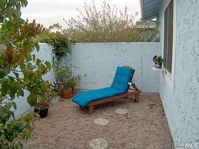 Private front courtyard