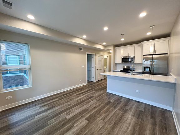 5th image of 3607 W Ainslie St #1