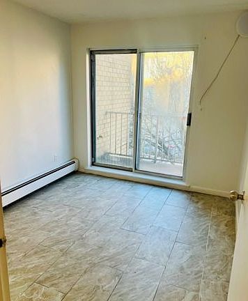 4th image of 35 22nd Ave #4F