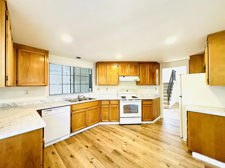 1537 Yarberry Dr — Photo 11