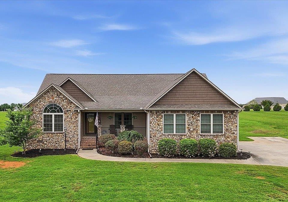 1st image of 551 Sunny Slope Dr