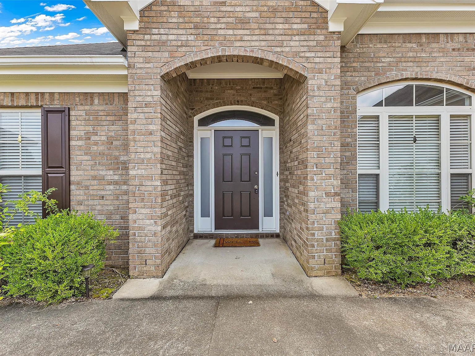 3 bed, 2.0 bath, 1704 sqft, $2,350 — Photo 2