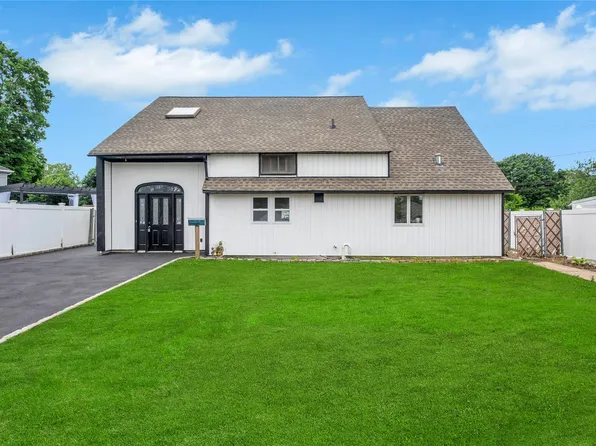 205 Blueberry Lane, Hicksville, NY 11801