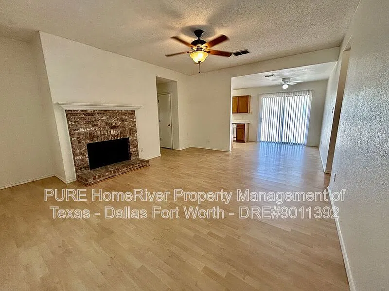 3 bed, 2.0 bath, 1192 sqft, $1,725 — Photo 2