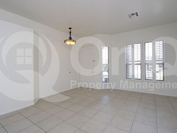 5th image of 3305 E Jacinto Ave