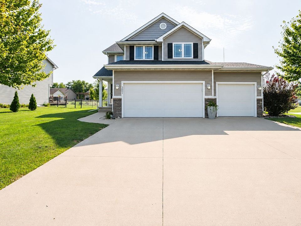 1st image of 3001 SE Cobblestone Dr