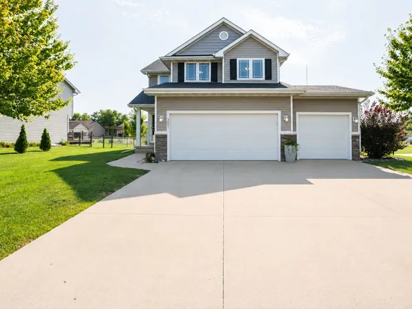 3001 SE Cobblestone Dr, Grimes, IA 50111