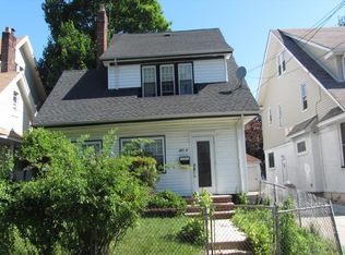 18819 Dormans Rd, Saint Albans, NY 11412