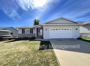 2305 Eastlawn Dr, Marion, IA 52302