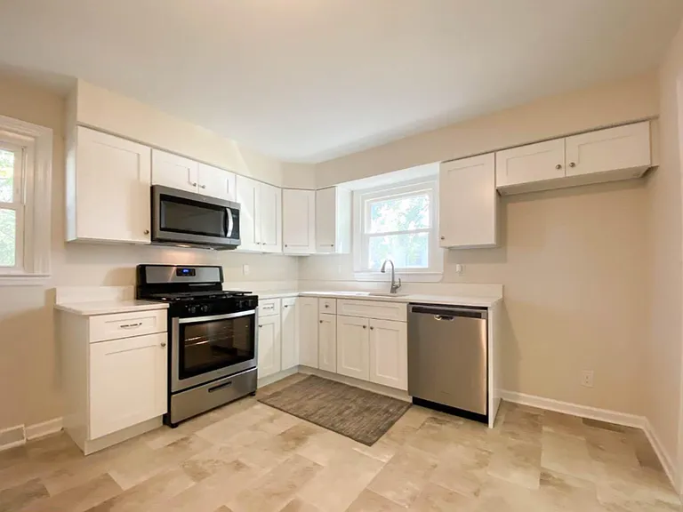 622 Fairmount Dr — Photo 4