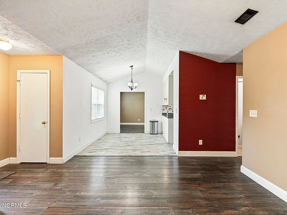 5th image of 49 Carol Lynn Drive NE