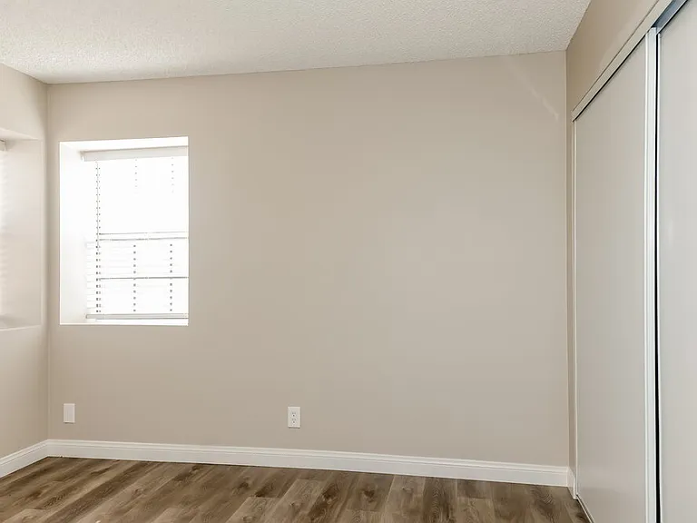 7800 Ducharme Ave — Photo 15