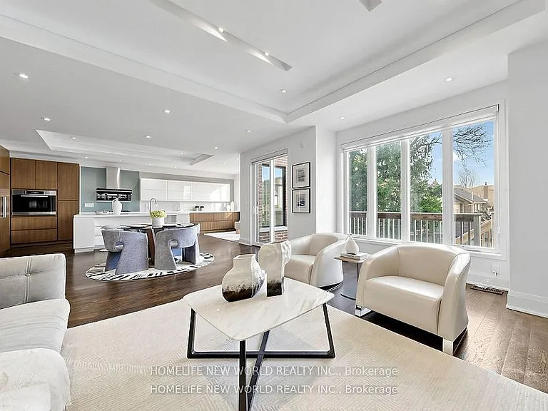 220 Roe Ave — Photo 5
