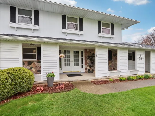 1220 Hickory Drive, Jefferson, WI 53549