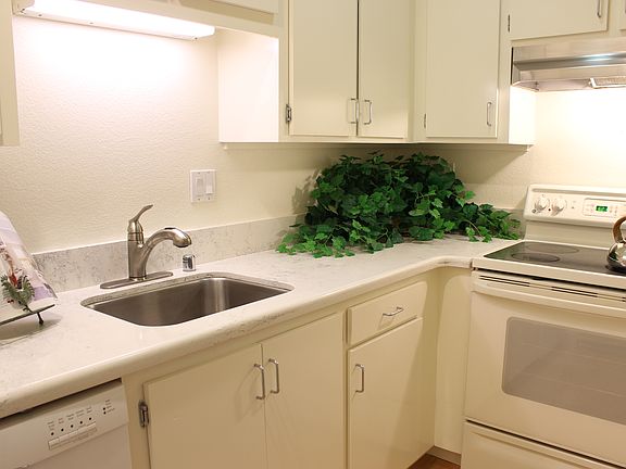 4th image of 444 Francisco St APT 105