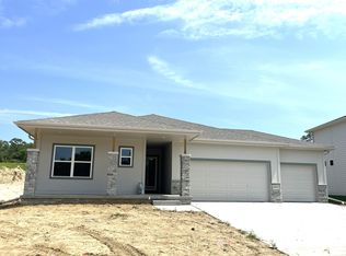 1877 Hemlock St, Council Bluffs, IA 51503