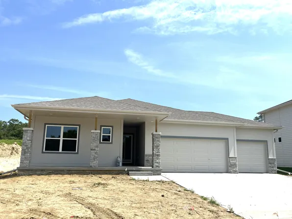 1877 Hemlock St, Council Bluffs, IA 51503