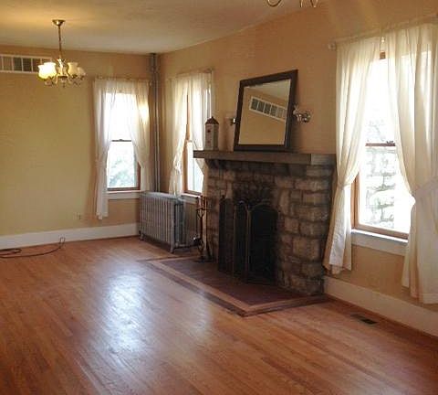 3rd image of 321 N Esplanade St