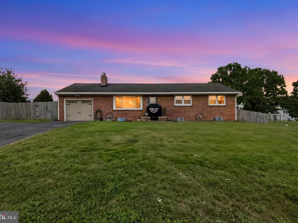 2925 Starfire Dr, York, PA 17403