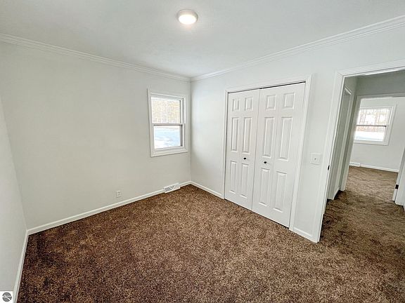 2nd image of 613 Leeson Ave
