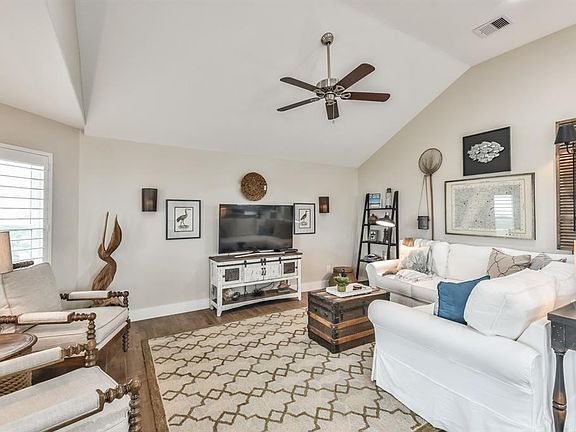 3rd image of 3926 San Jacinto Dr