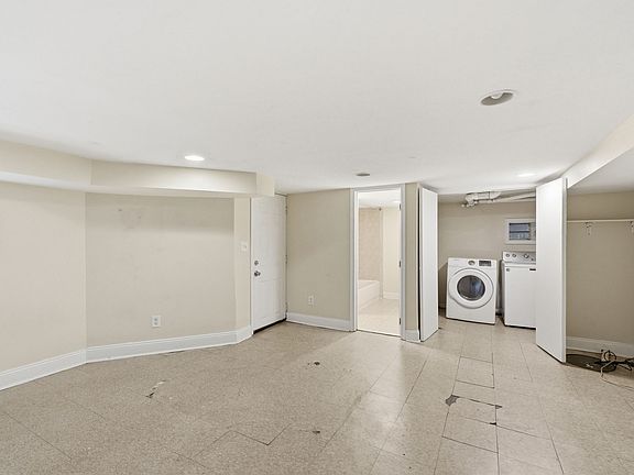 4th image of 720 Gresham Pl NW