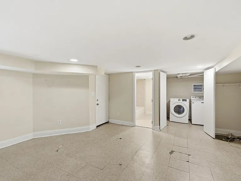 720 Gresham Pl NW — Photo 4