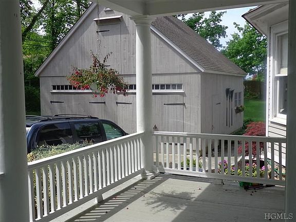 3rd image of 8 Great Oak Ln