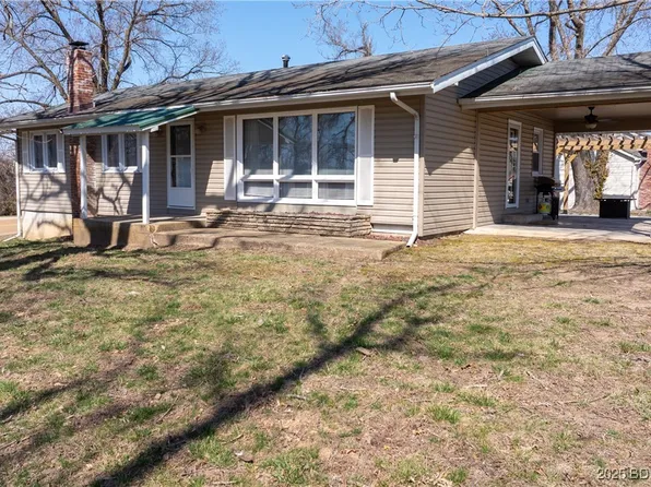 584 School Rd, Tuscumbia, MO 65082
