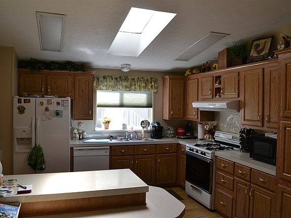3rd image of 995 W Yucca Dr