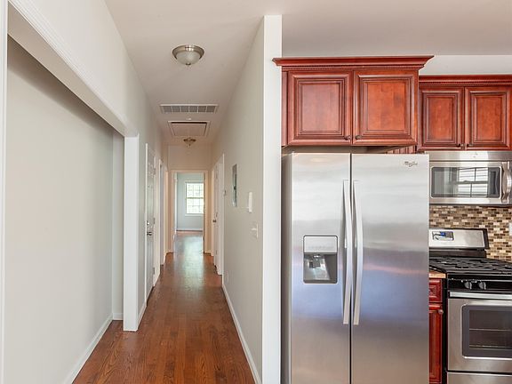 4th image of 127 New York Ave #2