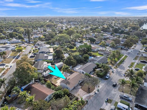 3rd image of 2132 SW 50th Avenue