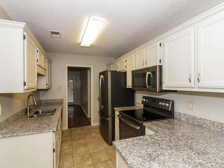 1676 Sandpiper Cv N — Photo 6