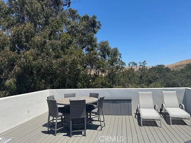 3 bed, 1976 sqft, $6,000 — Photo 3