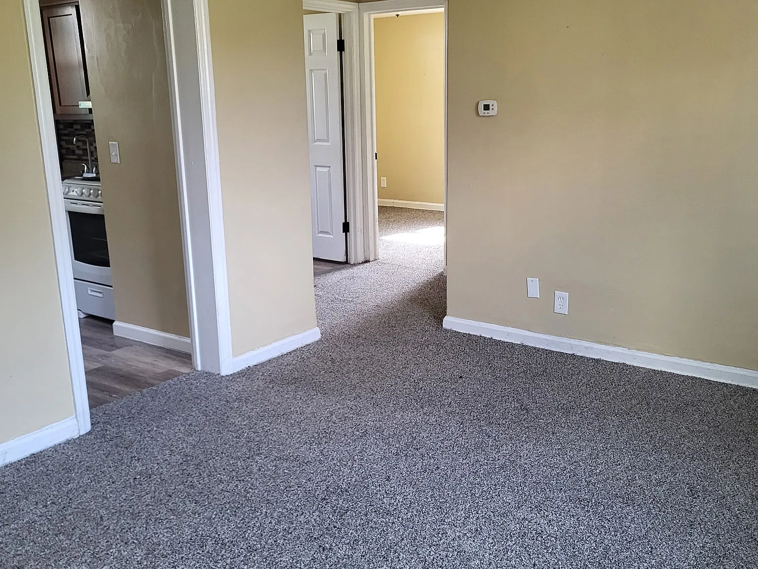 2 bed, 800 sqft, $1,000 — Photo 4