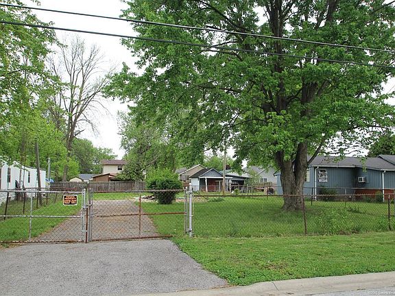 3rd image of 412 Mary St