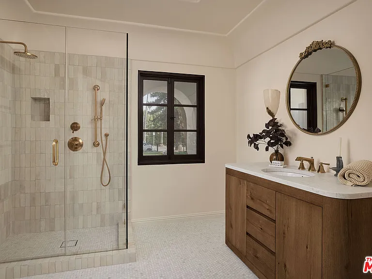 1641 N Ogden Dr — Photo 17