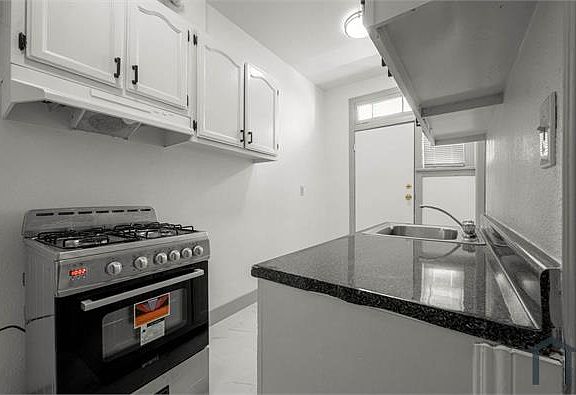 5th image of 123 S Westmoreland Ave APT 6