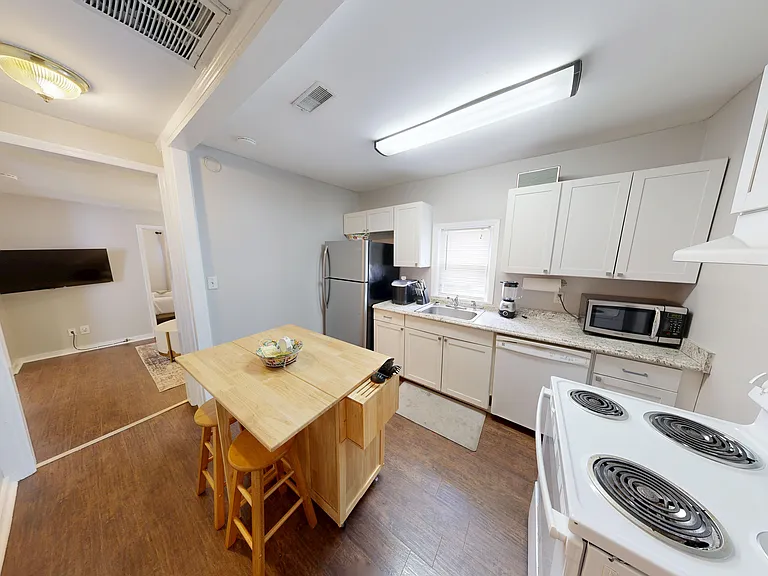 105 Cooper St — Photo 10