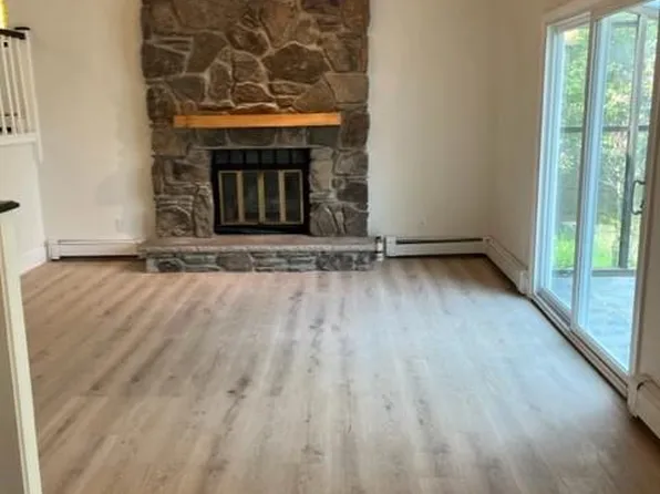 14 Lakeview Dr, Lake Ariel, PA 18436
