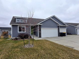 950 8th St, Waukee, IA 50263