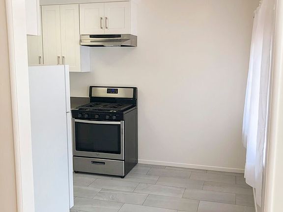 4th image of 12012-12016 Moorpark St #12012-4