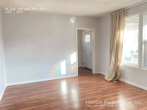 5th image of 434 Newbury St