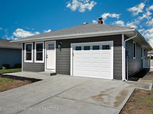 6 Ravenna Ct, Toms River, NJ 08757