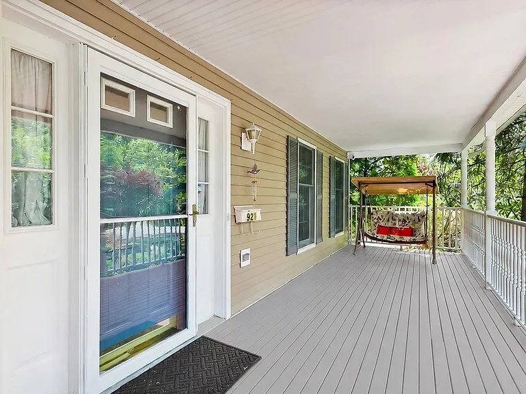 921 Shore Acres Dr — Photo 8
