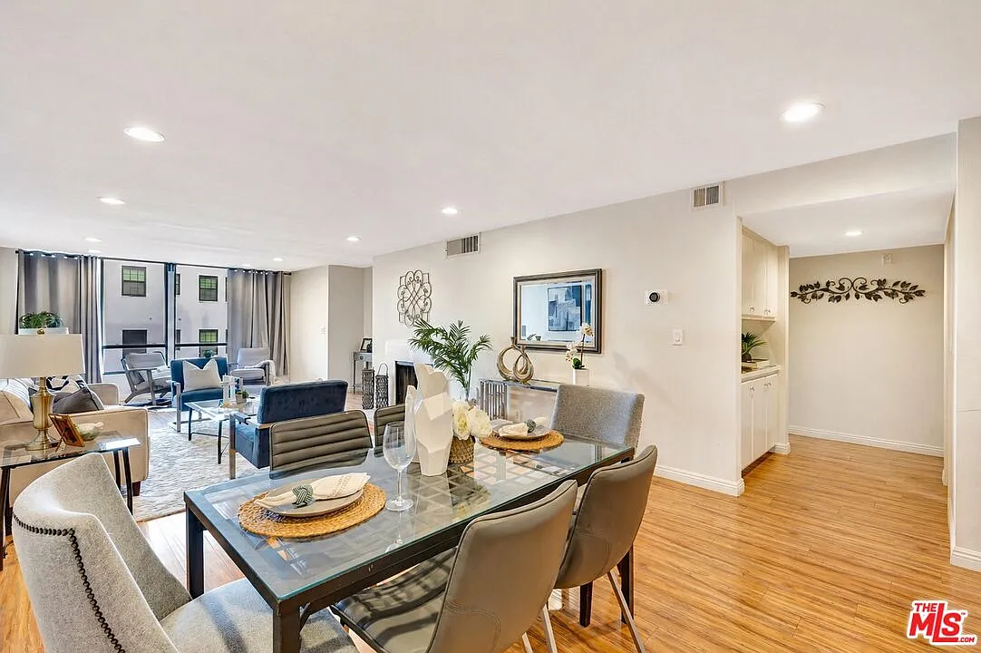 2 bed, 2.0 bath, 1532 sqft, $4,050 — Photo 4