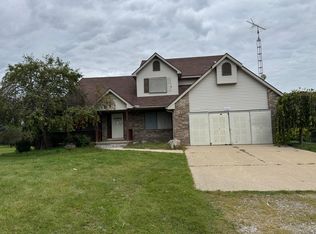 7341 Wood Pointe Dr, Almont, MI 48003