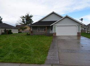 305 W 2nd St, Nooksack, WA 98276