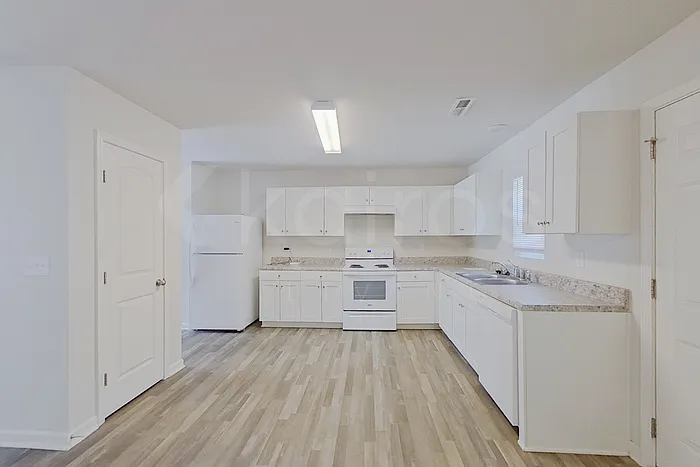 137 Shamrock Dr SW — Photo 6